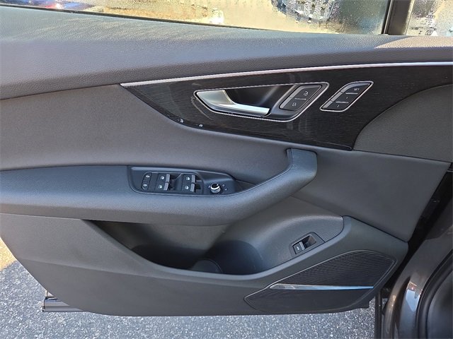 Certified 2025 Audi Q7 2.0T Premium w/ Convenience Plus Package image 13