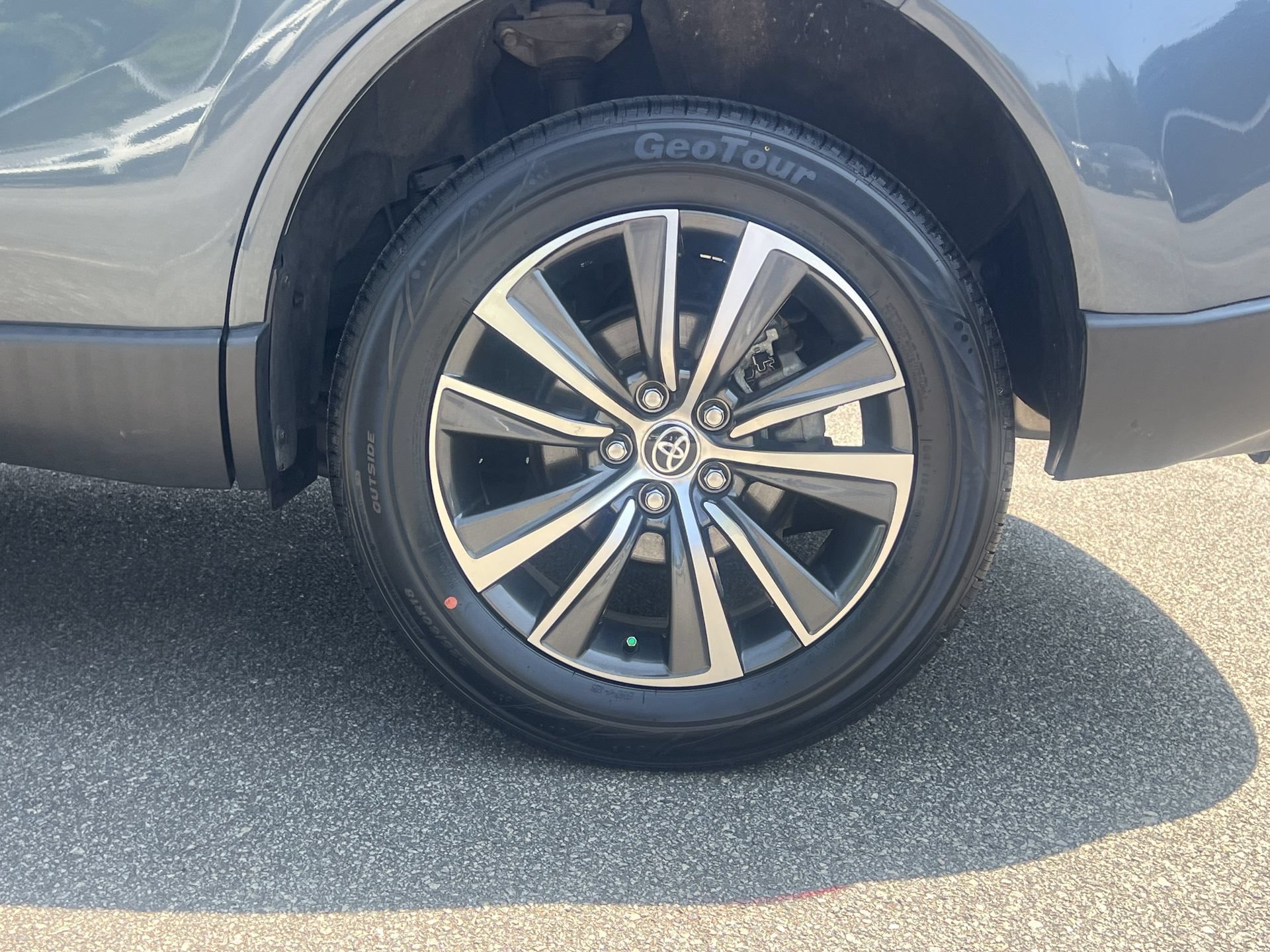 Used 2021 Toyota Venza LE w/ Carpet Mat Package (TMS) AWD/4WD image 28