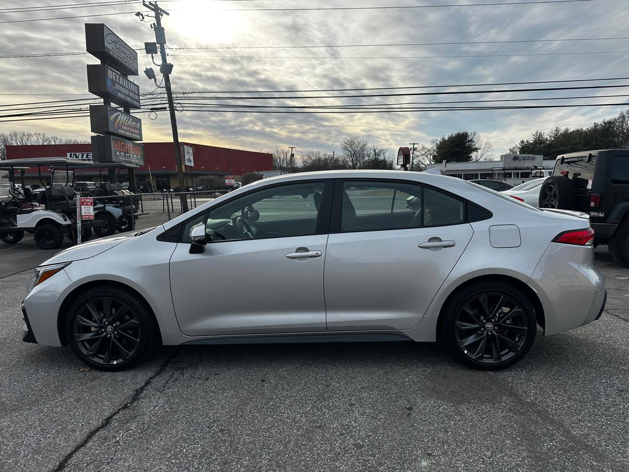 Used 2025 Toyota Corolla SE w/ Convenience Package image 8