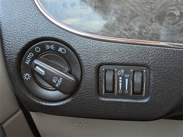 Used 2016 Chrysler Town & Country Touring w/ Driver Convenience Group image 23