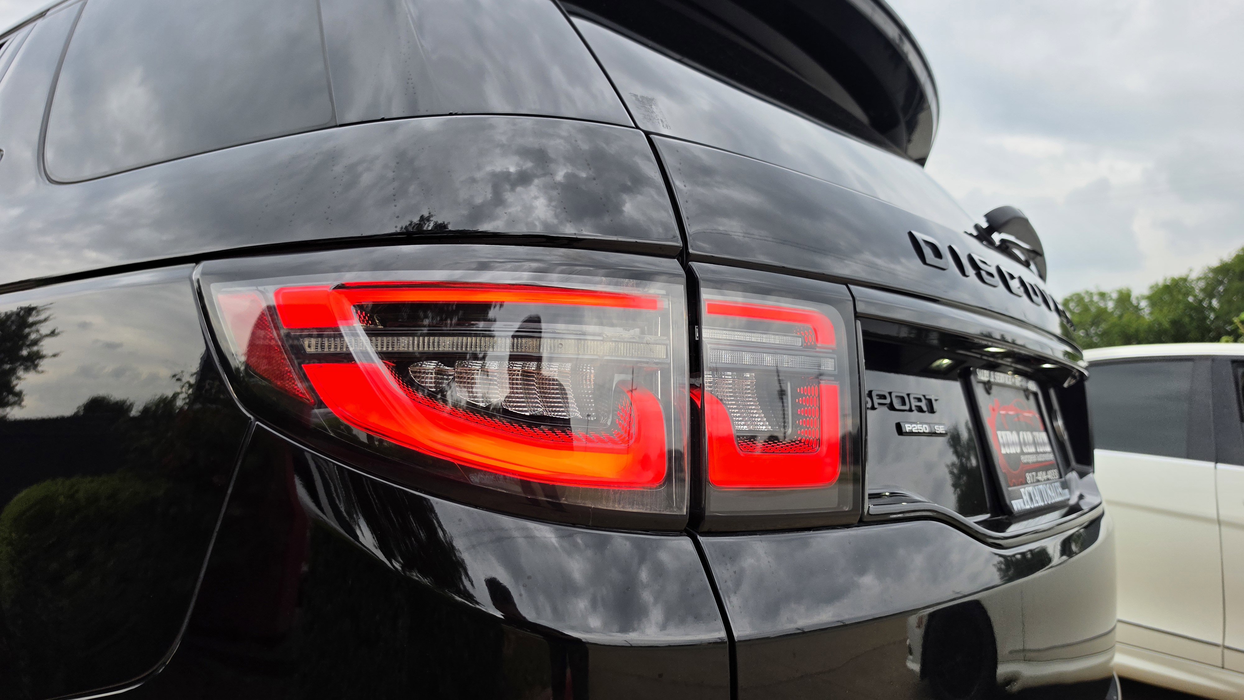 Used 2020 Land Rover Discovery Sport SE R-Dynamic AWD/4WD image 10