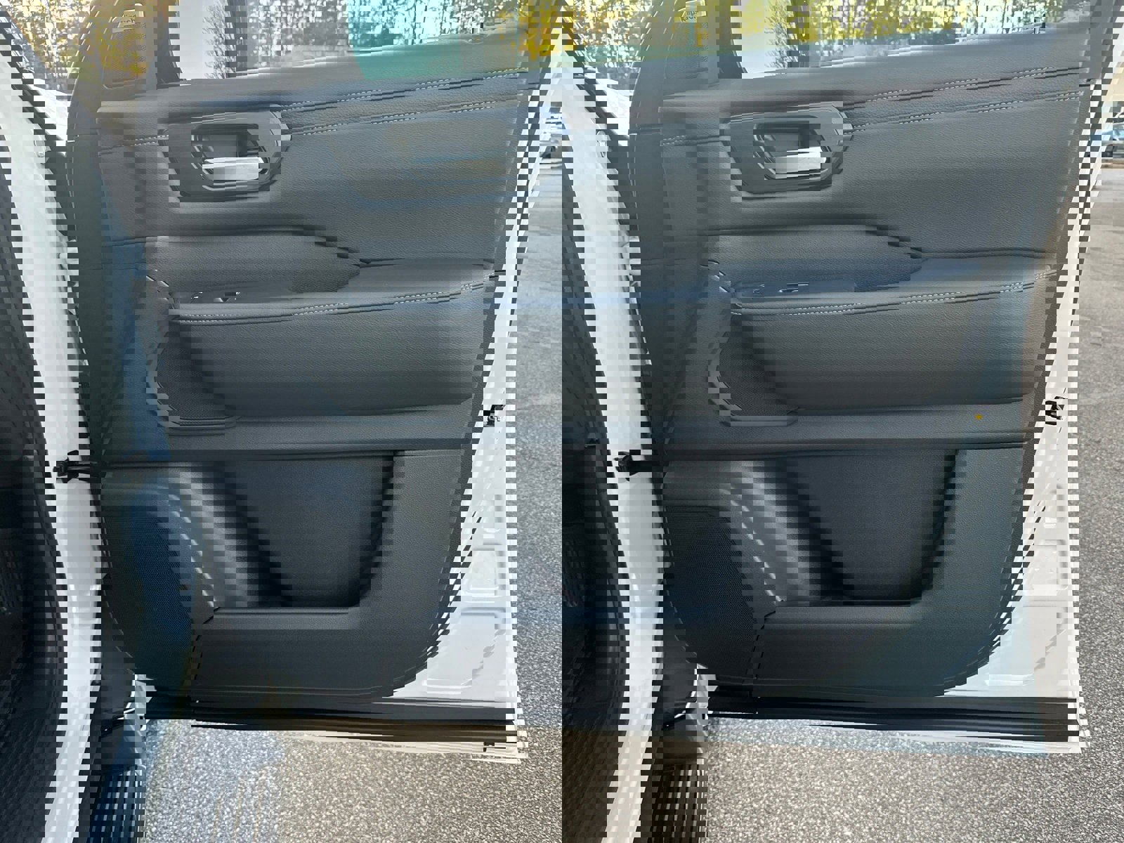 New 2026 Nissan Armada SL w/ Captain's Chari Seat Package image 14