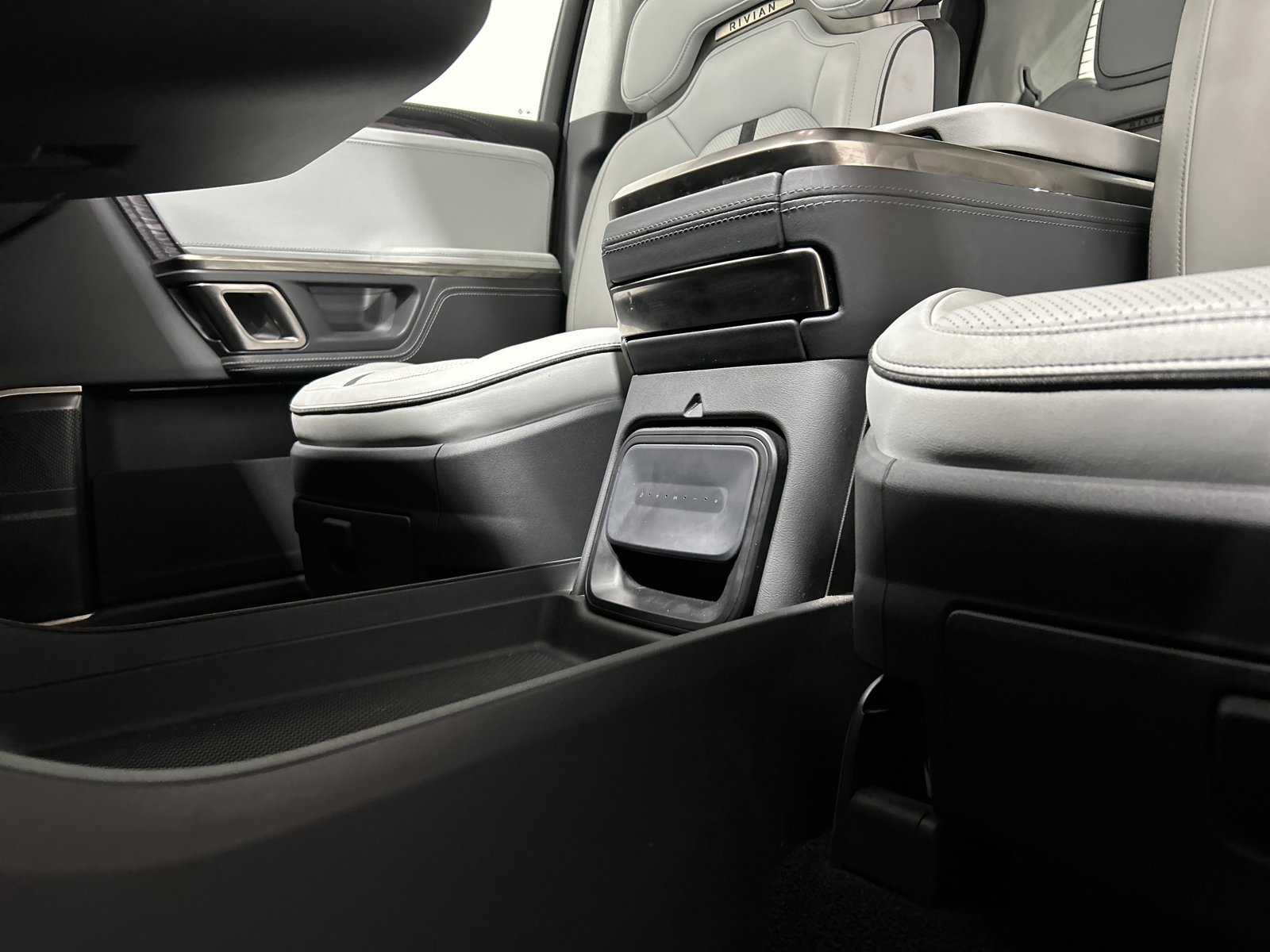 Used 2022 Rivian R1T Adventure image 31