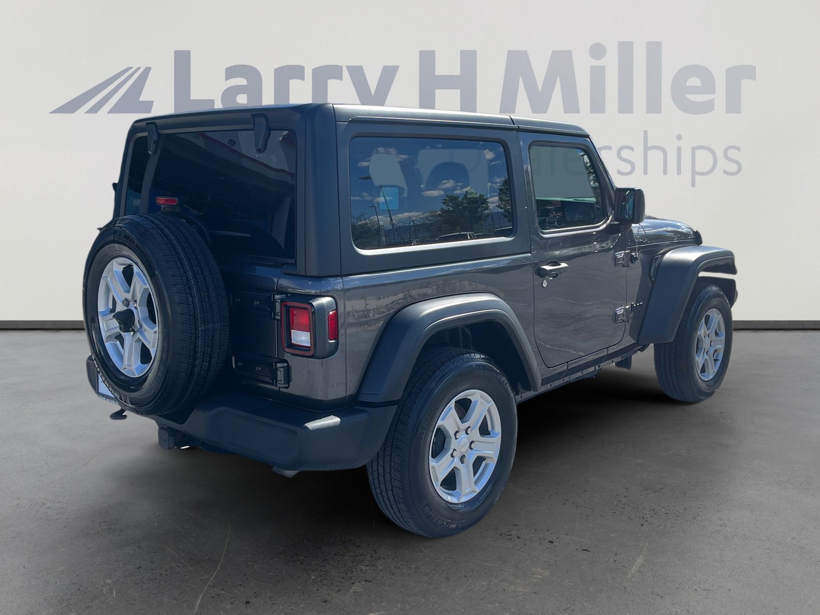 Used 2023 Jeep Wrangler Sport S image 5