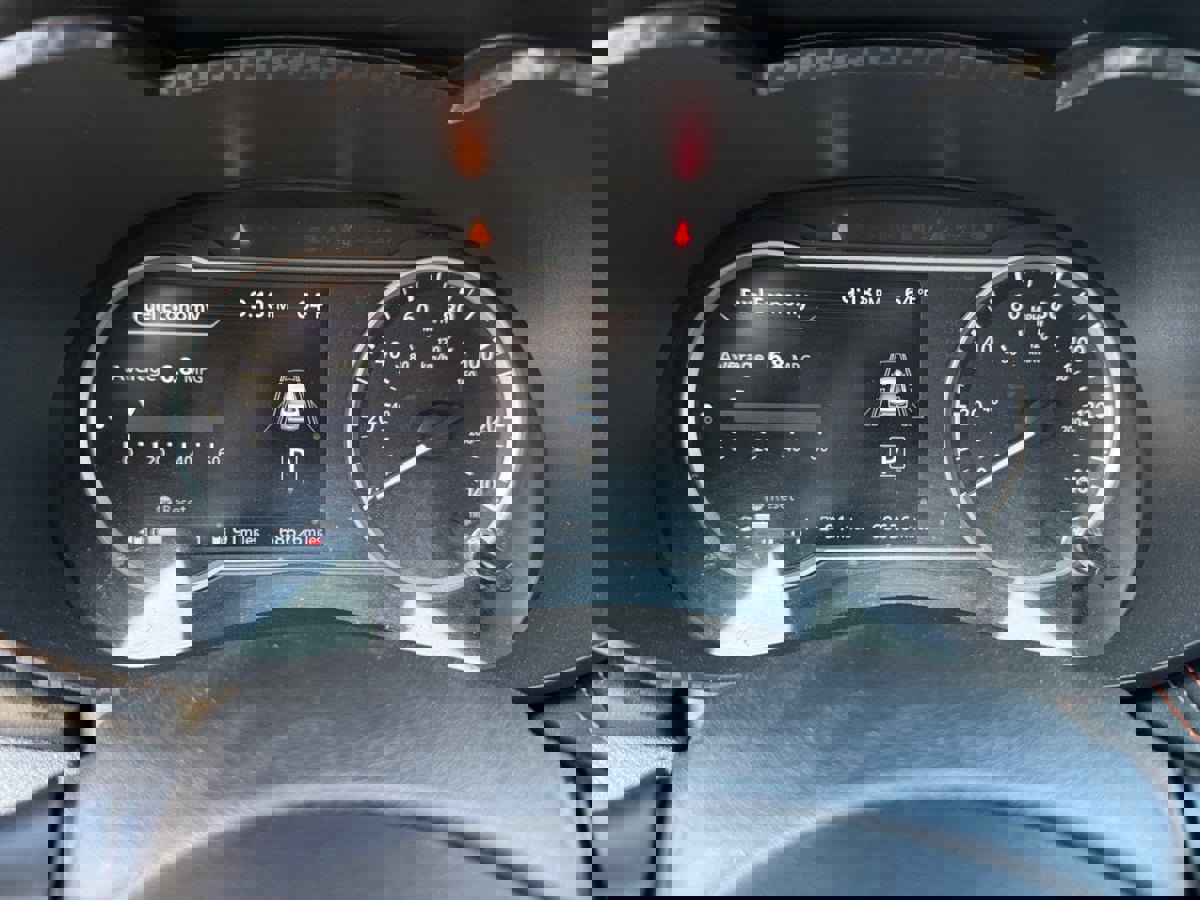 Used 2020 Nissan Versa SR image 11