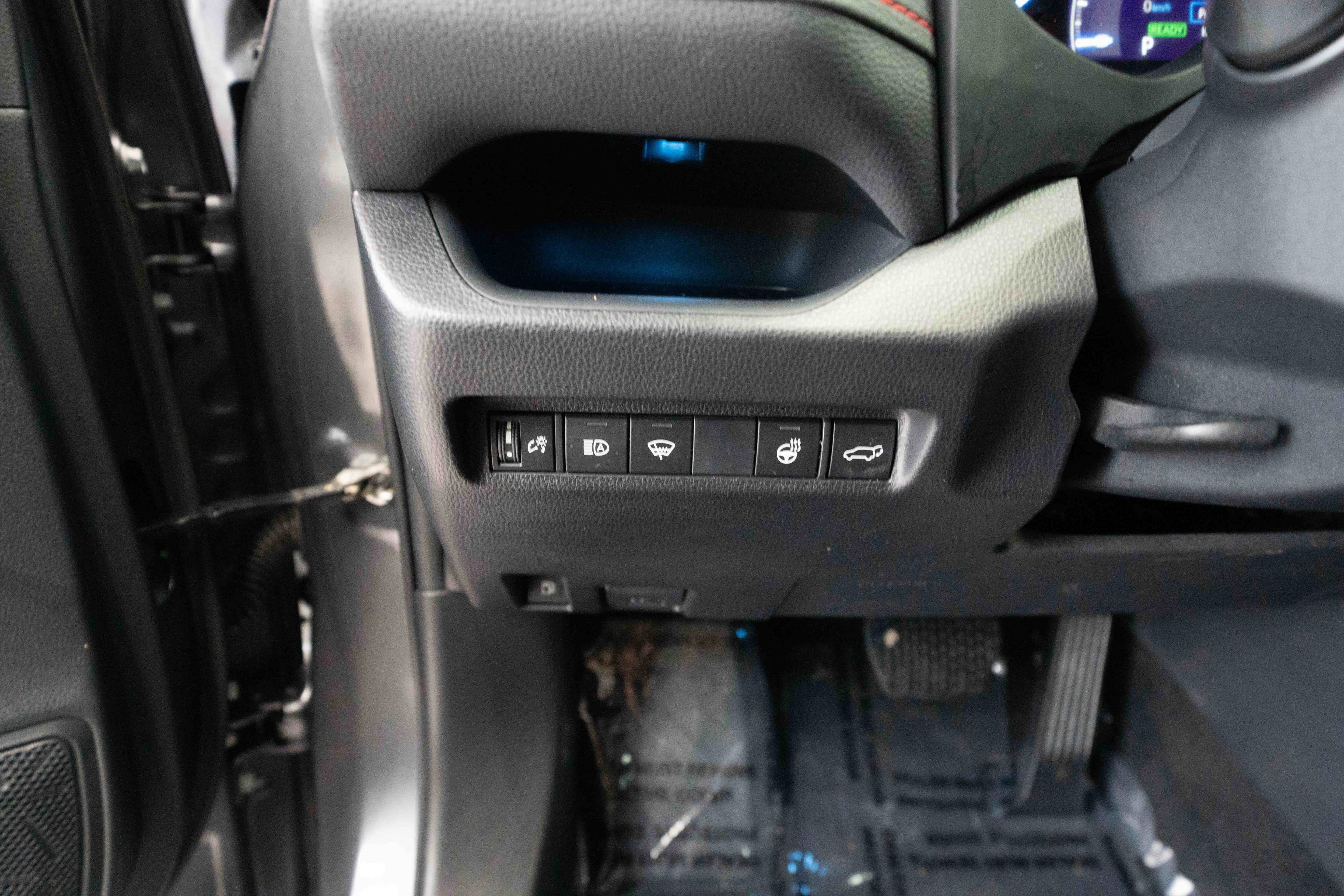 Used 2021 Toyota RAV4 XSE w/ Weather Package image 11