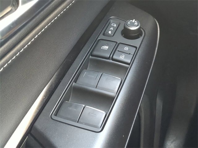 Certified 2022 Toyota Venza LE image 22