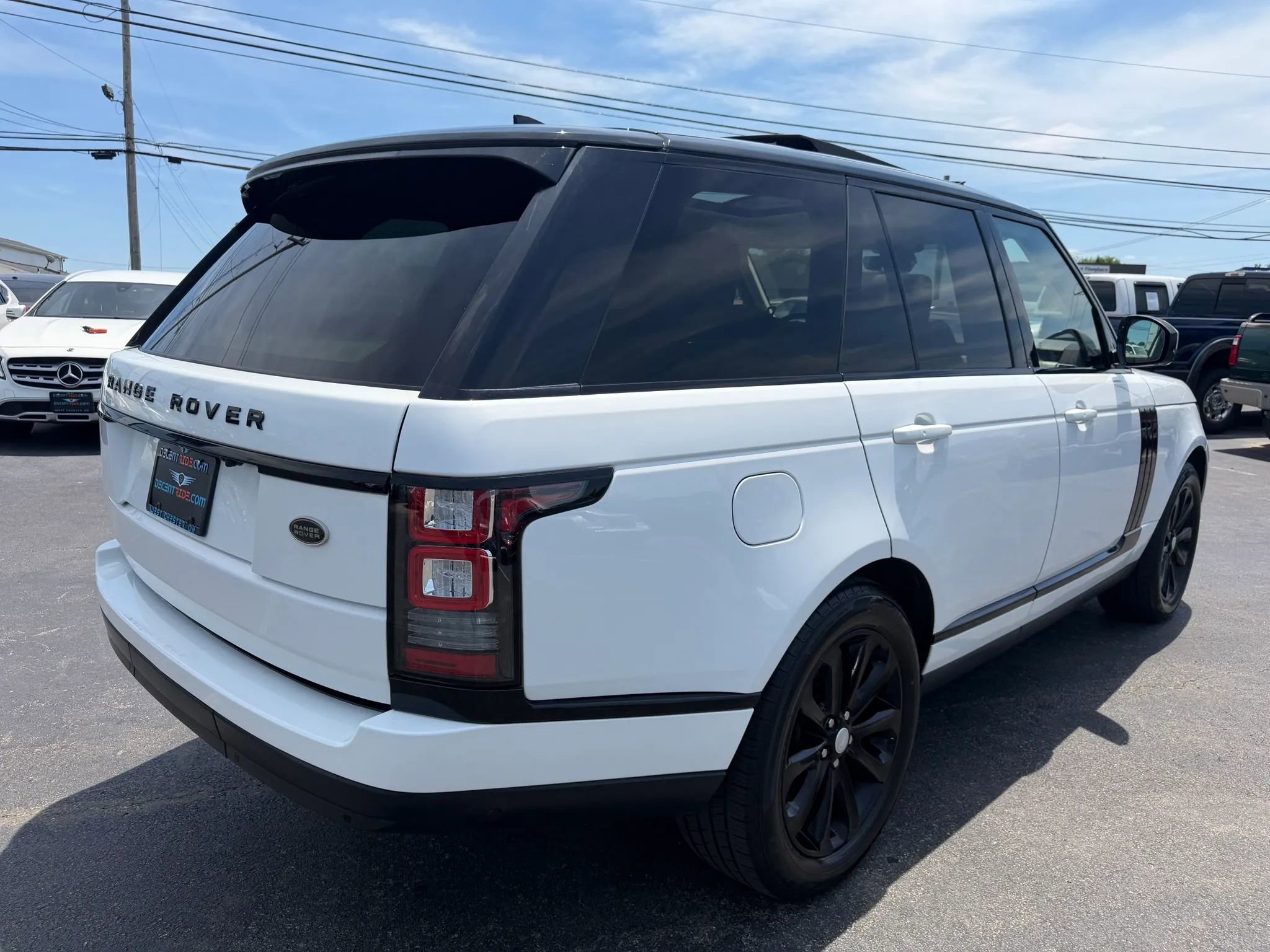 Used 2017 Land Rover Range Rover HSE AWD/4WD image 3