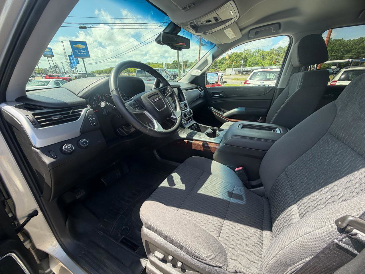 Used 2017 GMC Yukon SLE w/ SLE Value Package image 24