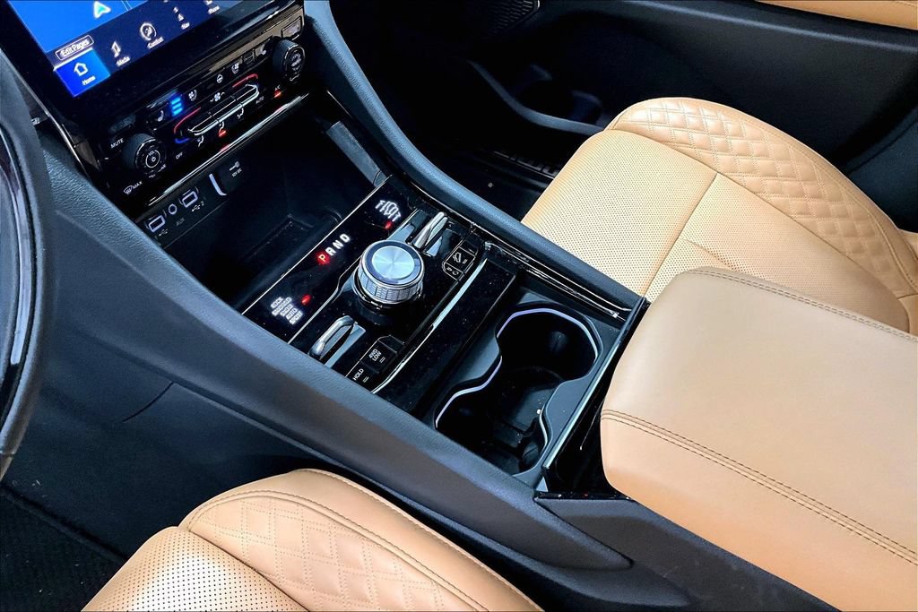 Used 2024 Jeep Grand Cherokee L Summit AWD/4WD image 14