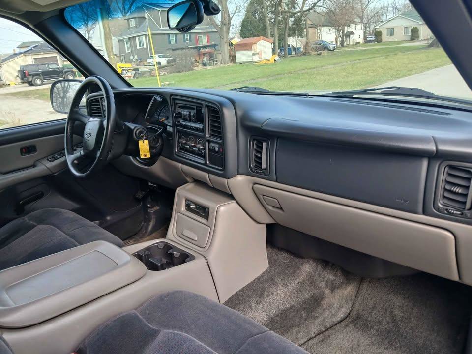 Used 2001 Chevrolet Tahoe LS w/ LS Preferred Equipment Group image 15