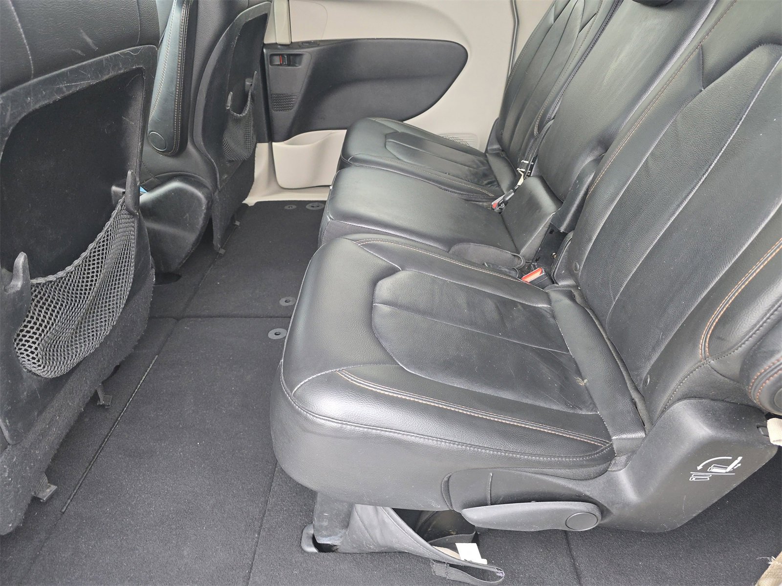 Used 2017 Chrysler Pacifica Touring-L image 16