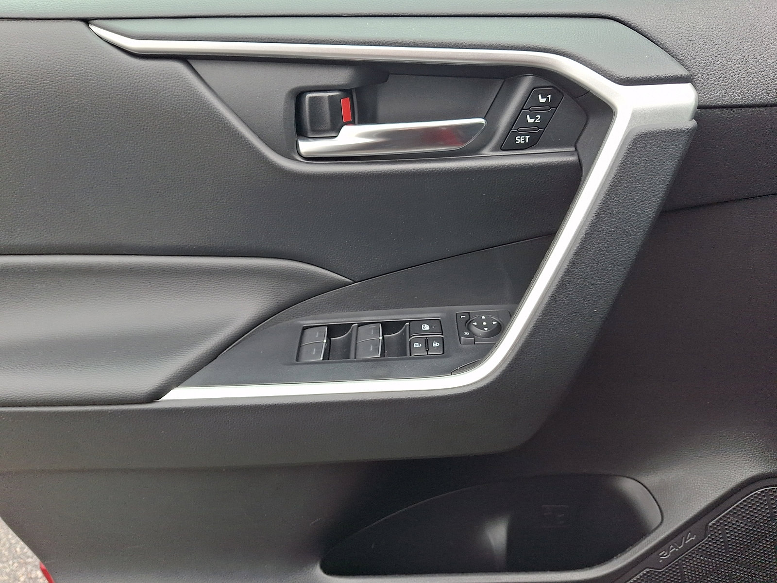 Used 2023 Toyota RAV4 XLE Premium image 11