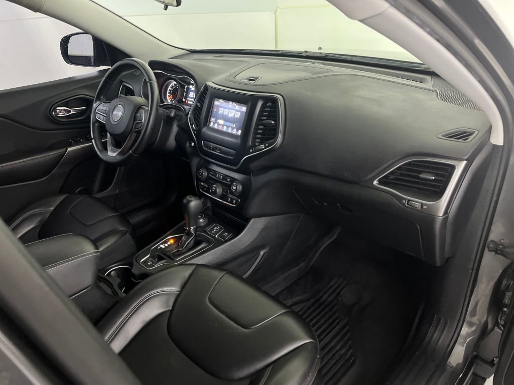 Used 2019 Jeep Cherokee Latitude Plus image 23