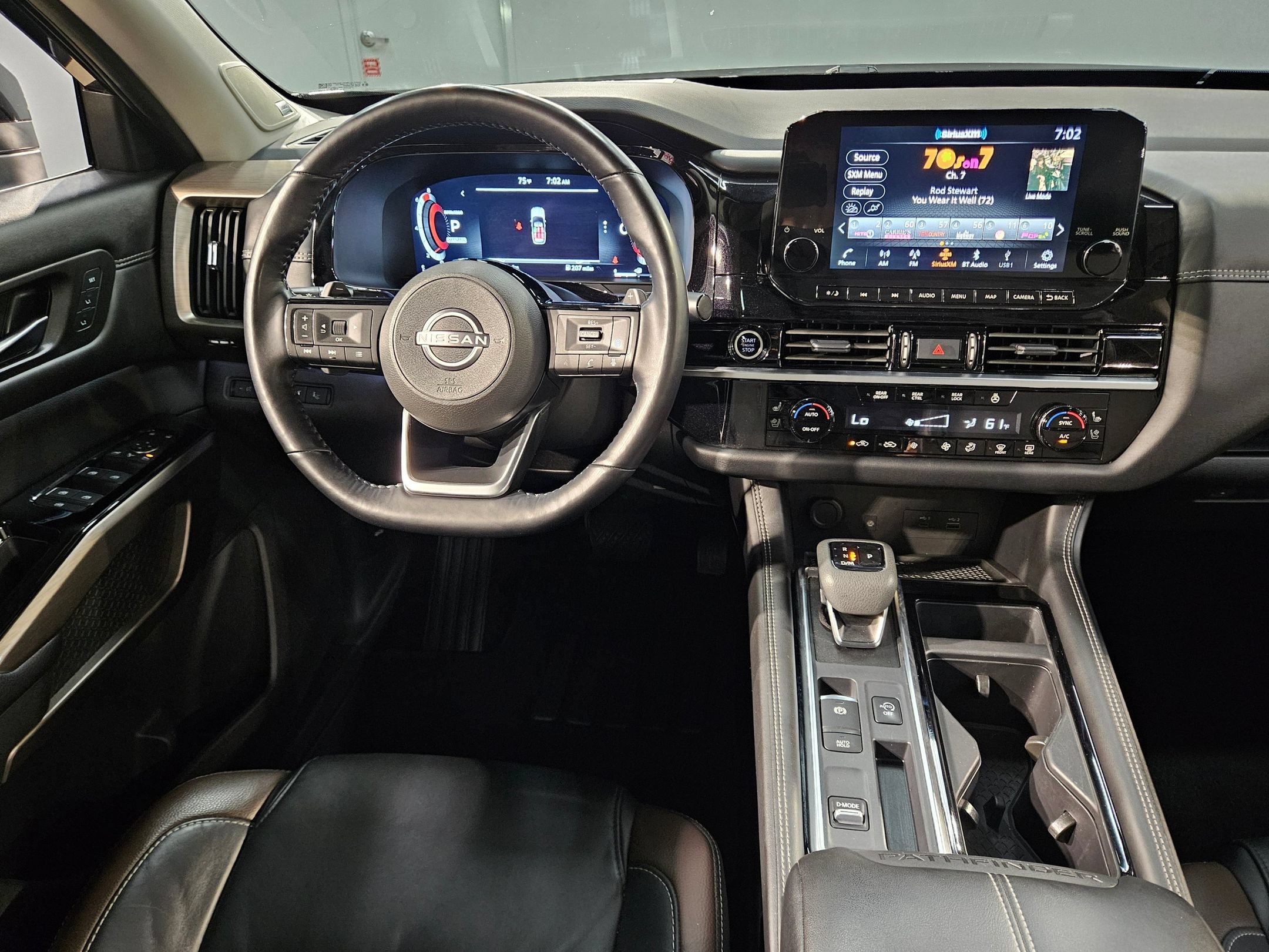 Used 2024 Nissan Pathfinder Platinum w/ Cargo Package FWD image 9