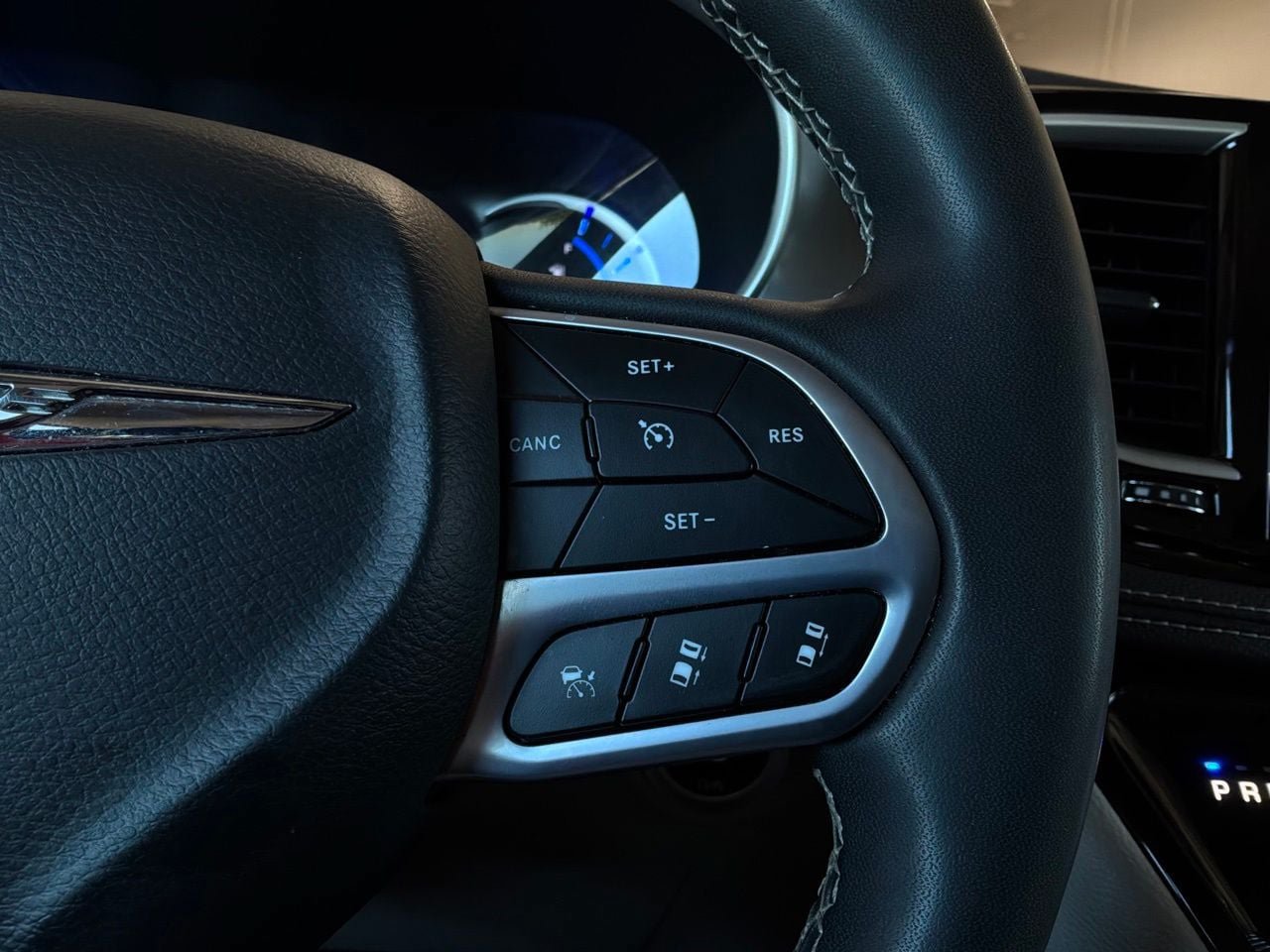 Used 2023 Chrysler Pacifica Touring-L FWD image 44