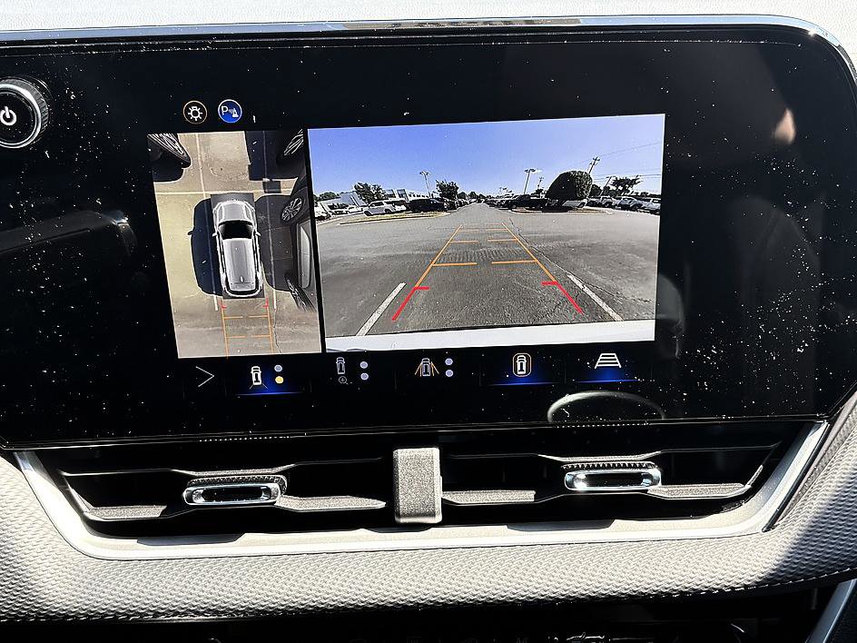 New 2026 Chevrolet Equinox LT w/ Safety and Technology Package AWD/4WD image 18