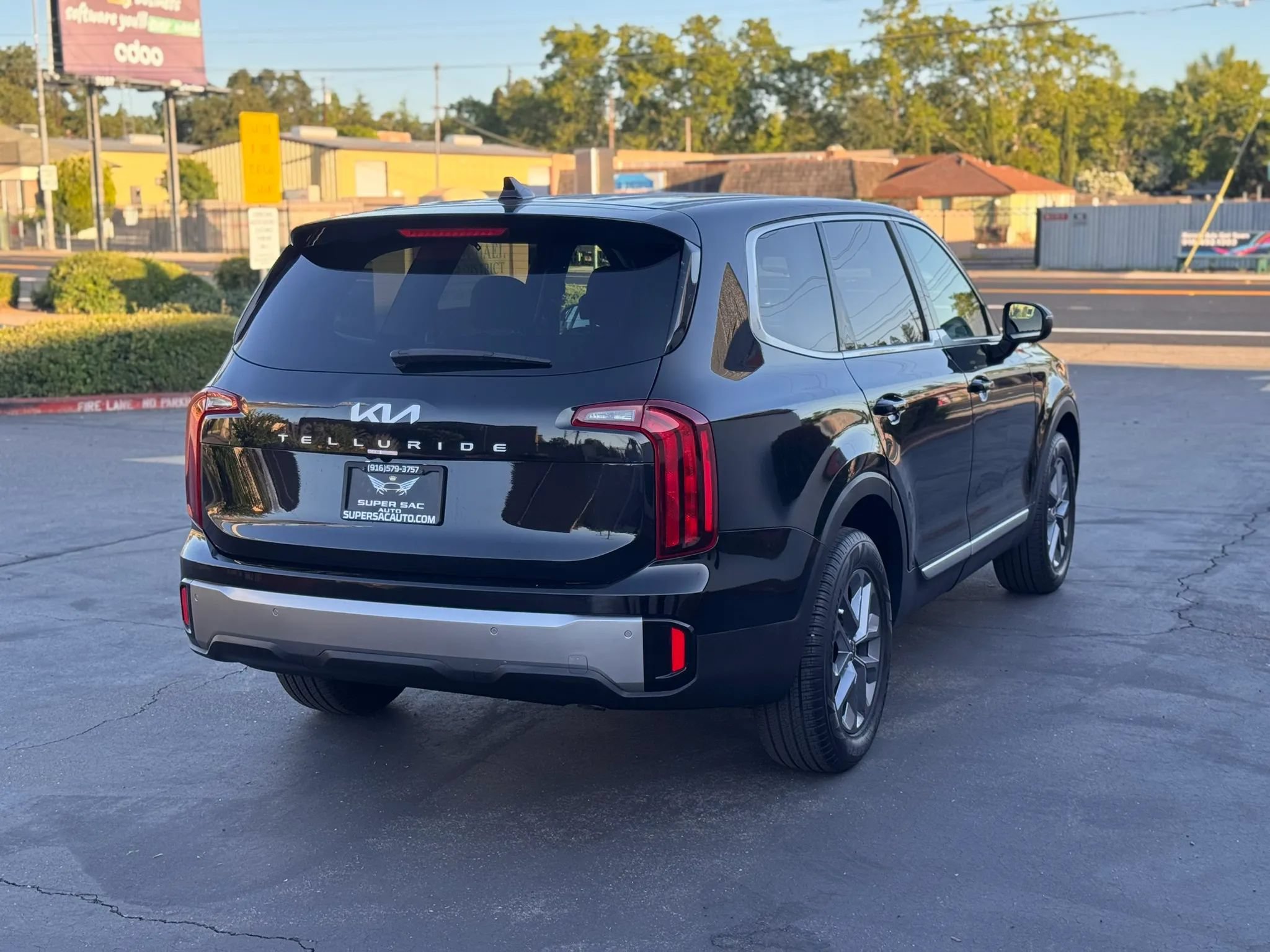 Used 2025 Kia Telluride LX FWD image 6