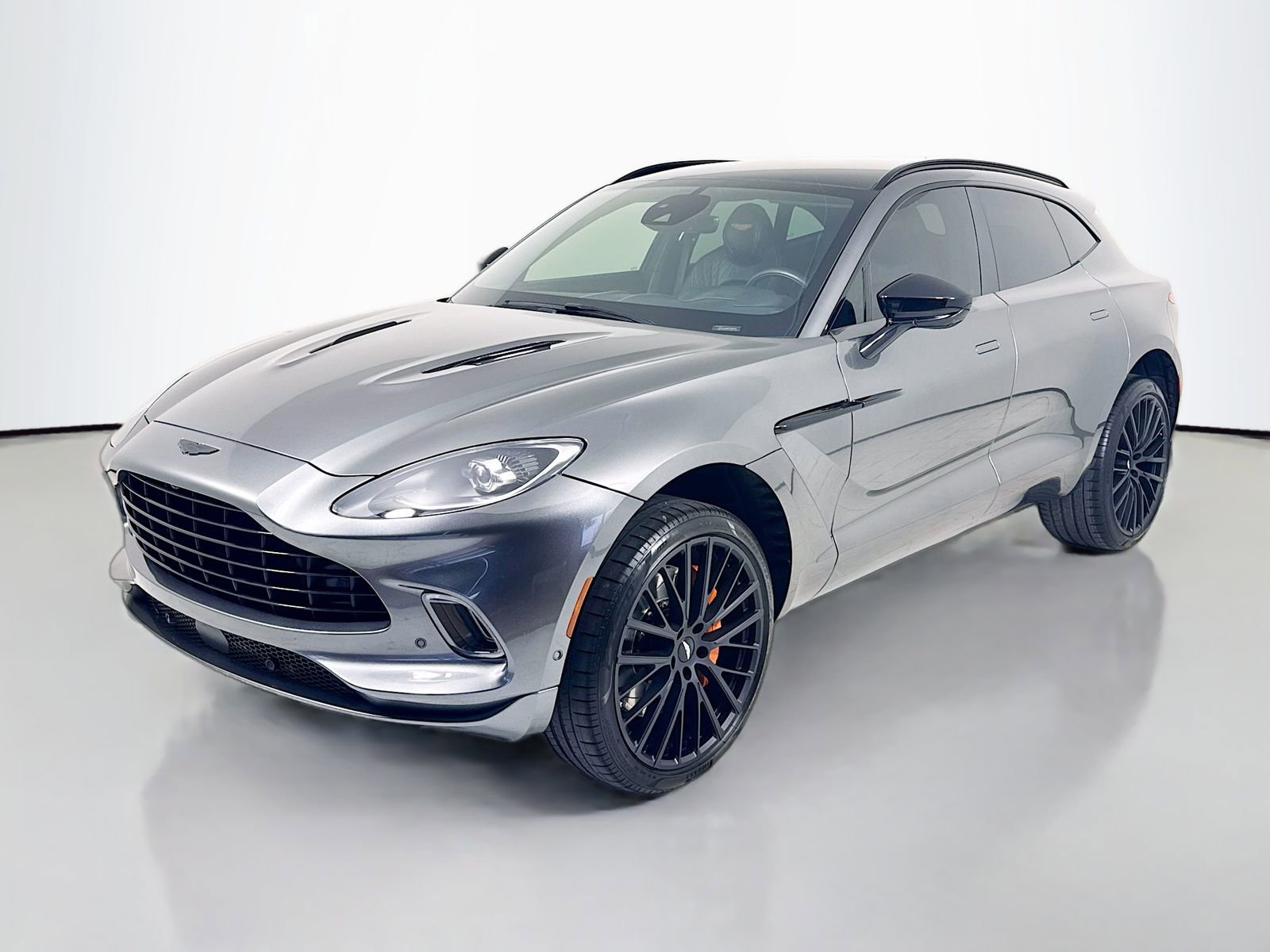 Used 2022 Aston Martin DBX image 3