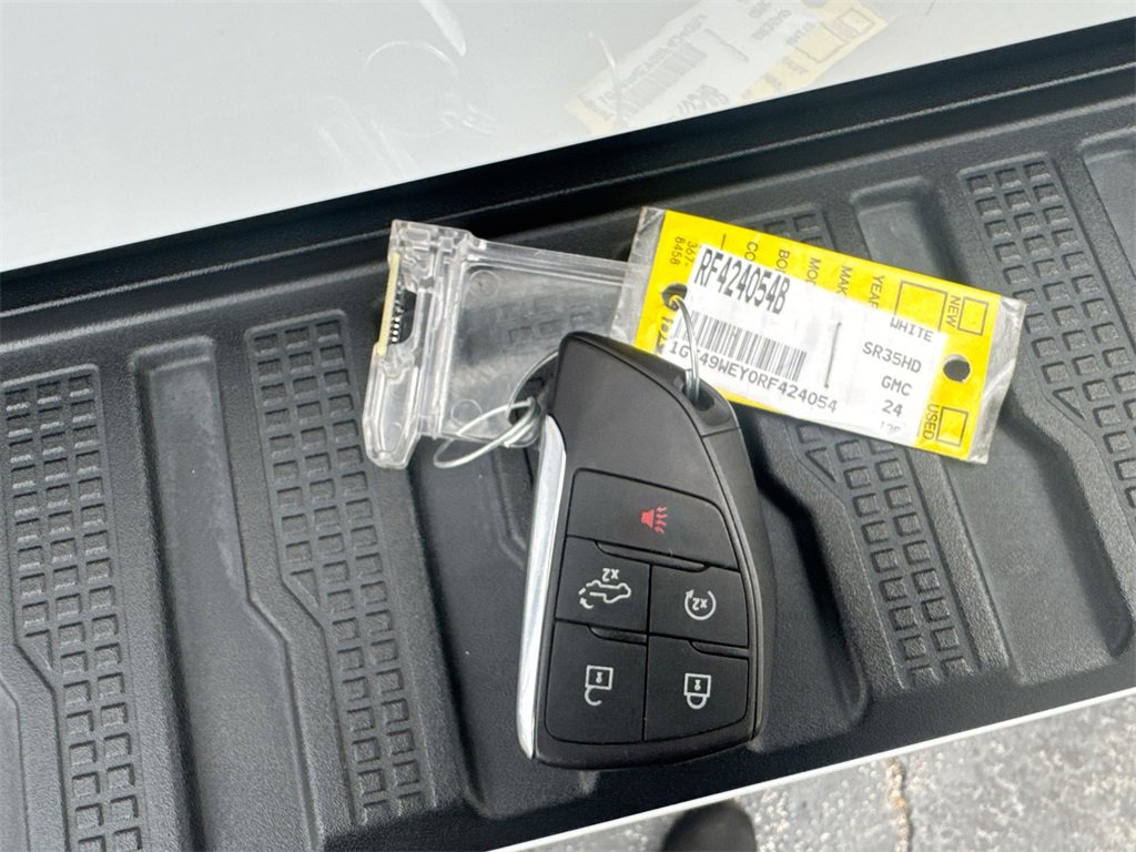 Used 2024 GMC Sierra 3500 Denali w/ Denali Reserve Package image 36