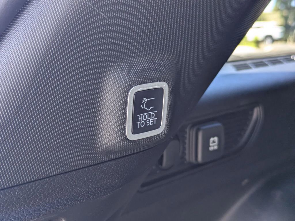 Used 2025 Jeep Grand Cherokee Altitude AWD/4WD image 29
