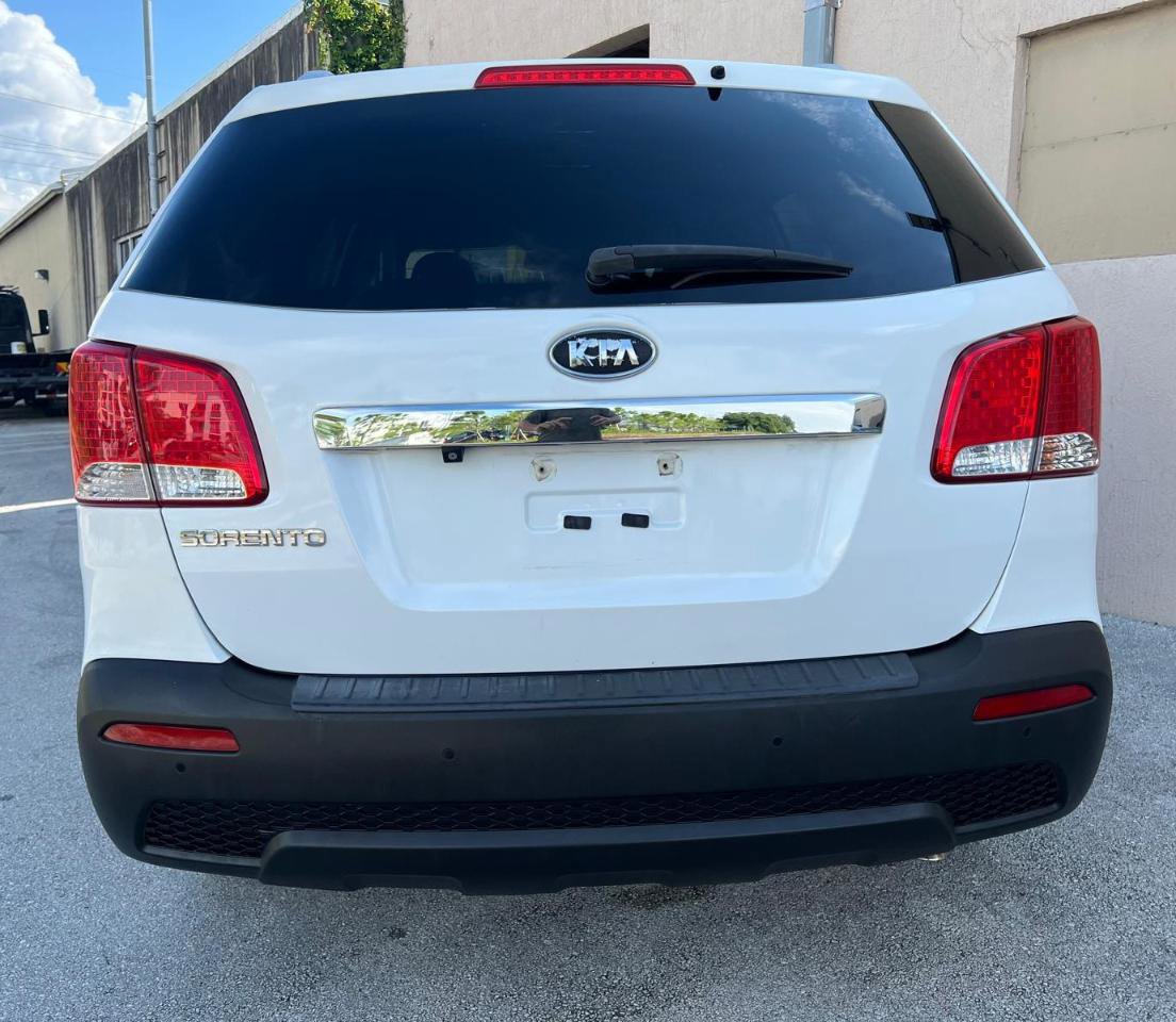 Used 2013 Kia Sorento LX w/ Convenience Pkg image 10