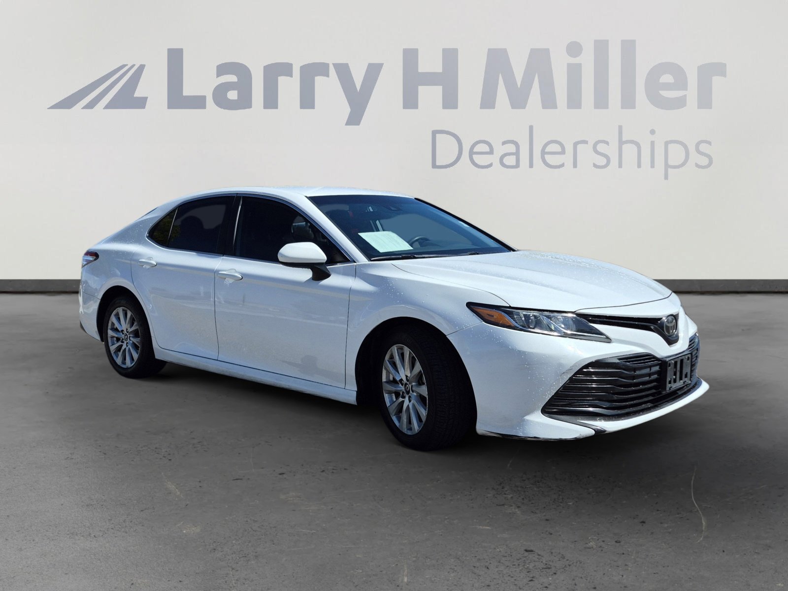 Used 2019 Toyota Camry LE FWD image 7