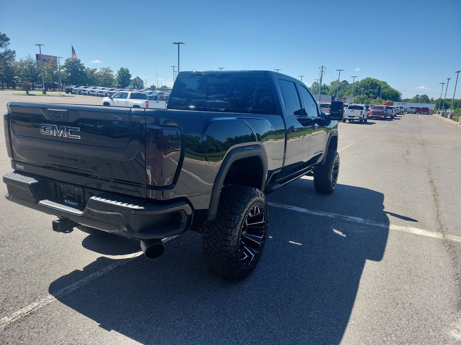 Used 2025 GMC Sierra 2500 Denali Ultimate AWD/4WD image 3