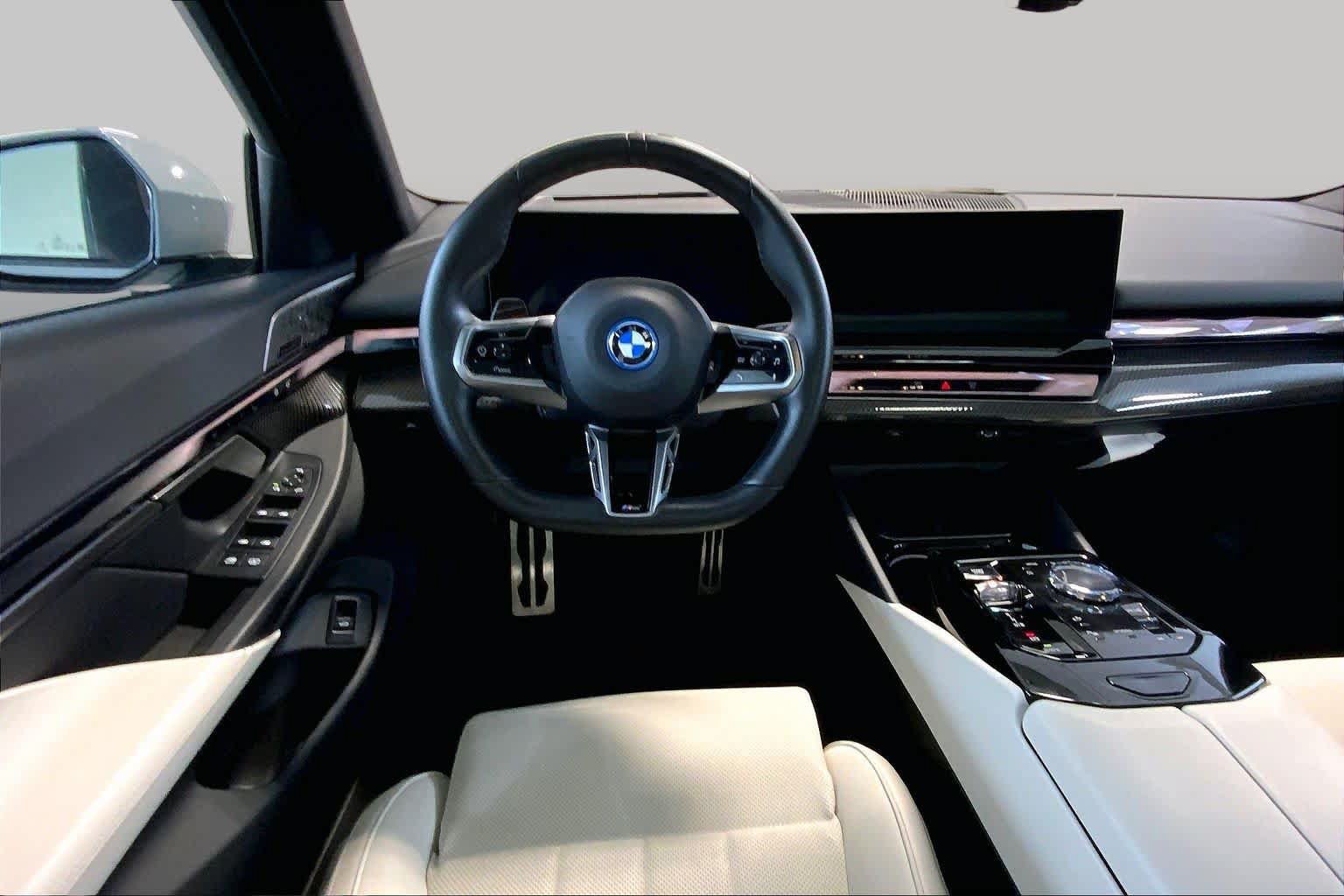 Used 2024 BMW i5 eDrive40i w/ Executive Package RWD image 5