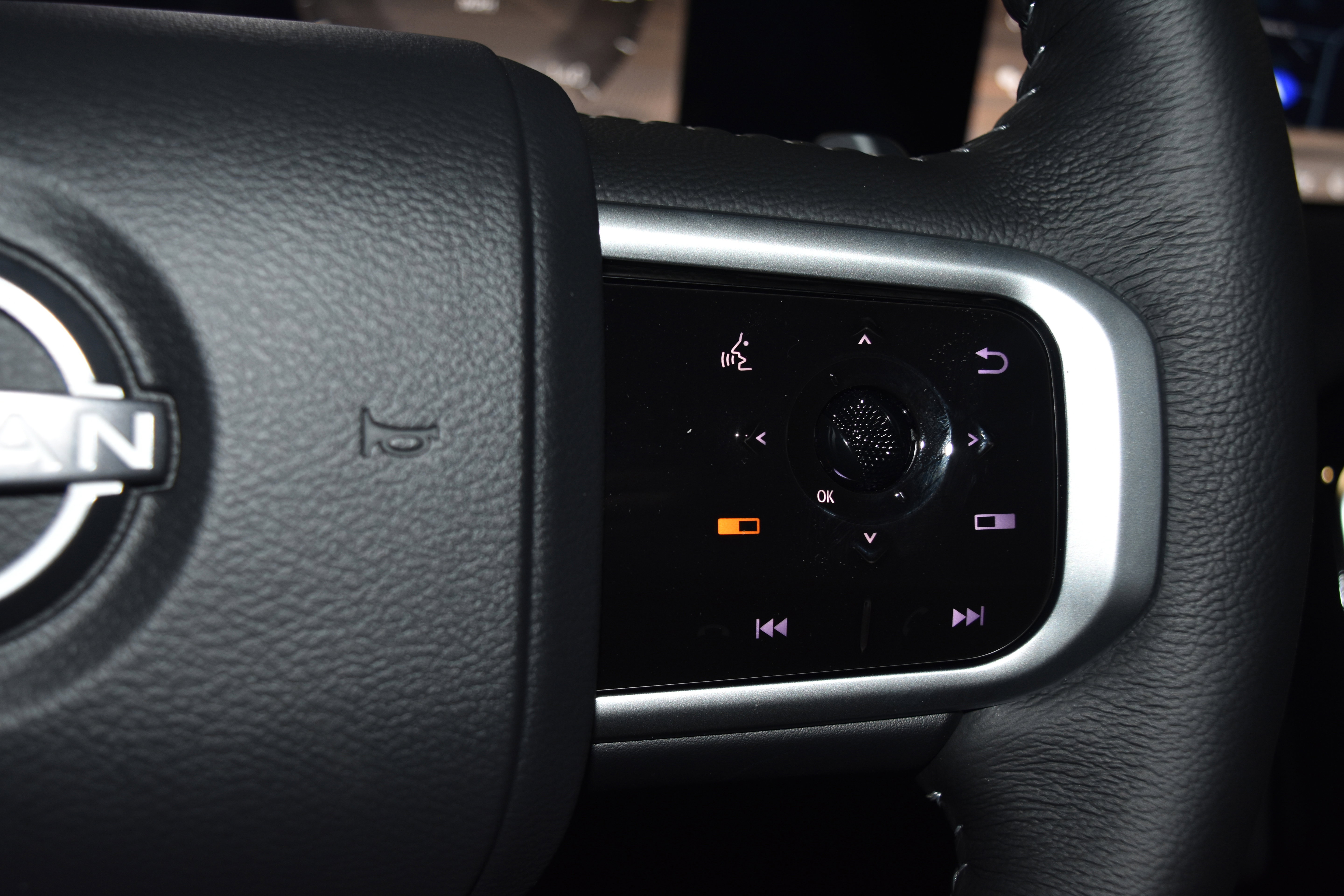 New 2026 Nissan Armada SL w/ Captain's Chari Seat Package image 8