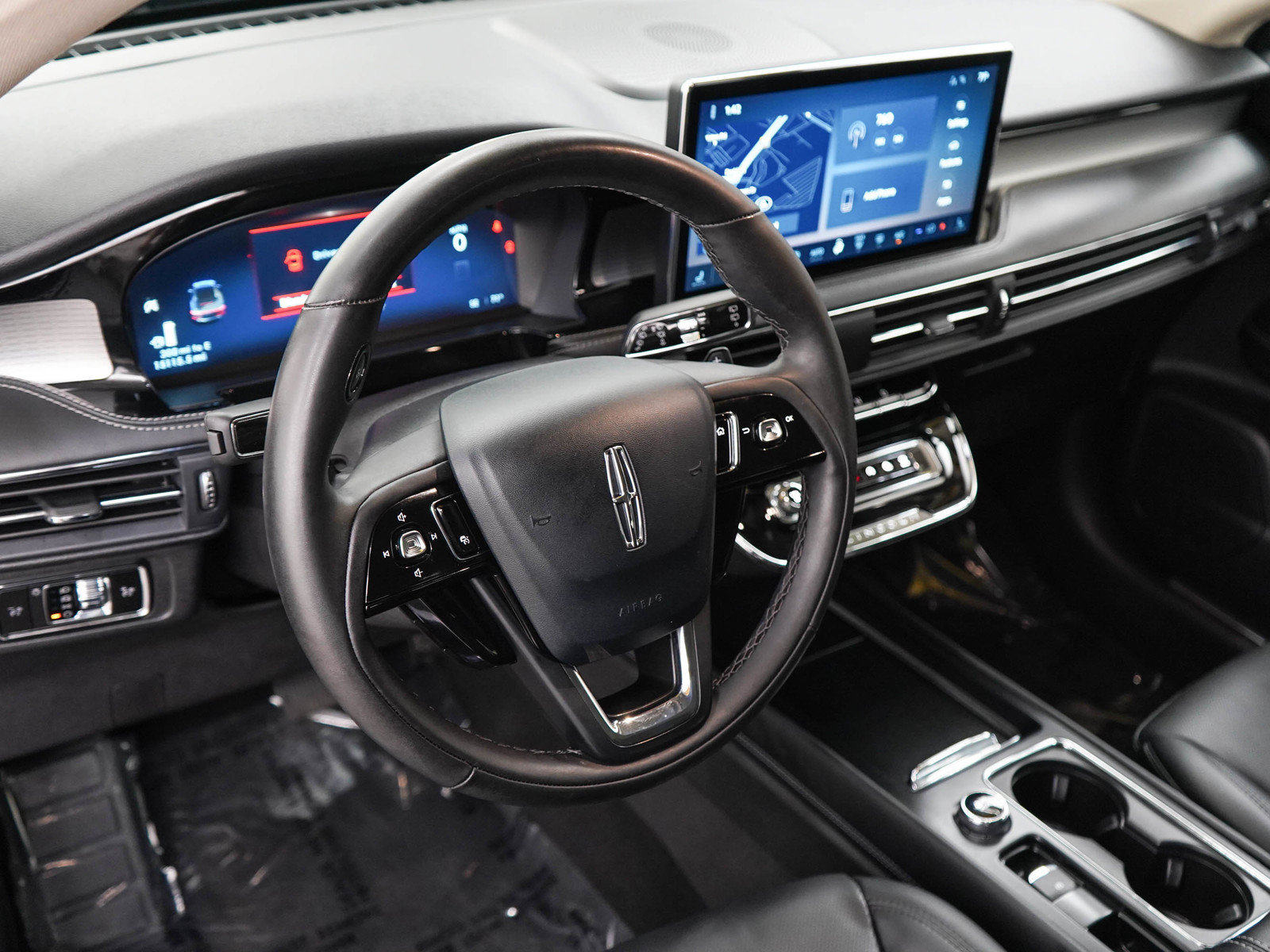 Used 2025 Lincoln Corsair AWD w/ Equipment Group 101A image 22