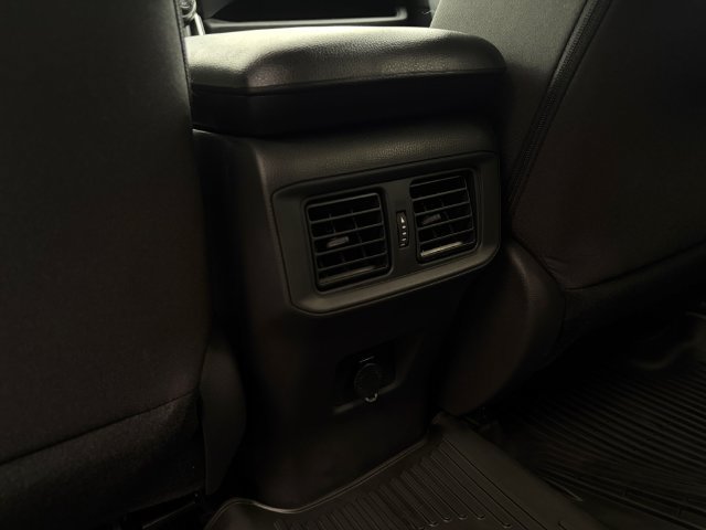 Used 2024 Toyota RAV4 LE AWD/4WD image 32