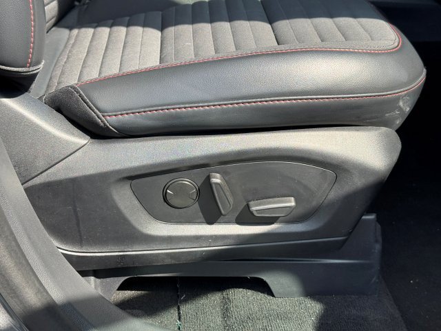 Used 2025 Ford Explorer ST-Line w/ ST-Line Street Pack AWD/4WD image 28