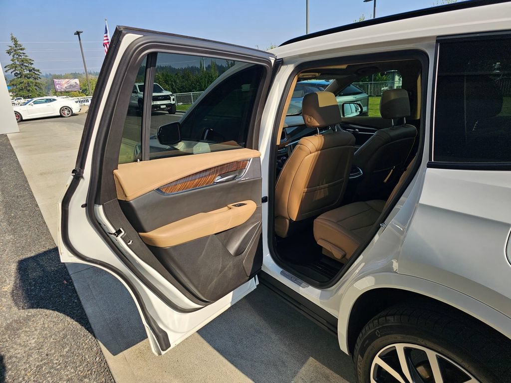 Certified 2023 Cadillac XT6 Sport w/ Platinum Package AWD/4WD image 16