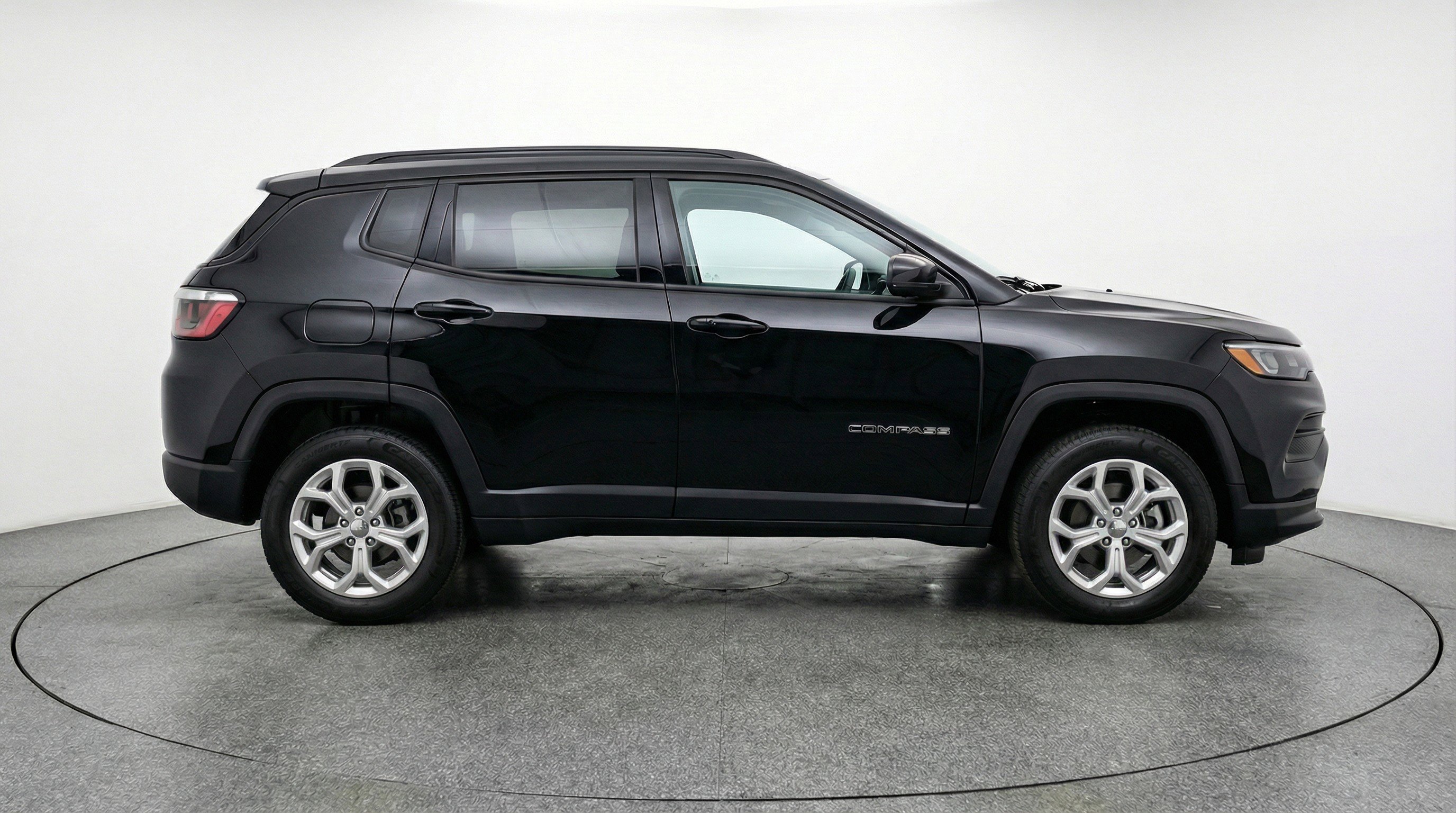 Used 2025 Jeep Compass Latitude image 11