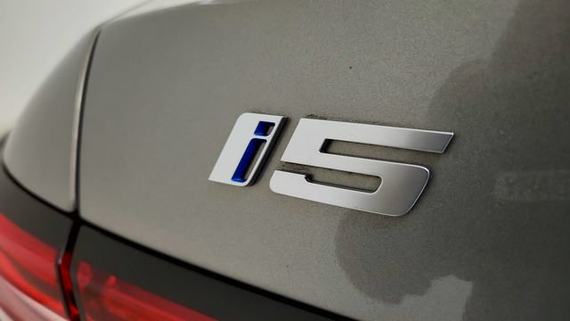 Used 2026 BMW i5 eDrive40 w/ M Sport Package RWD image 35