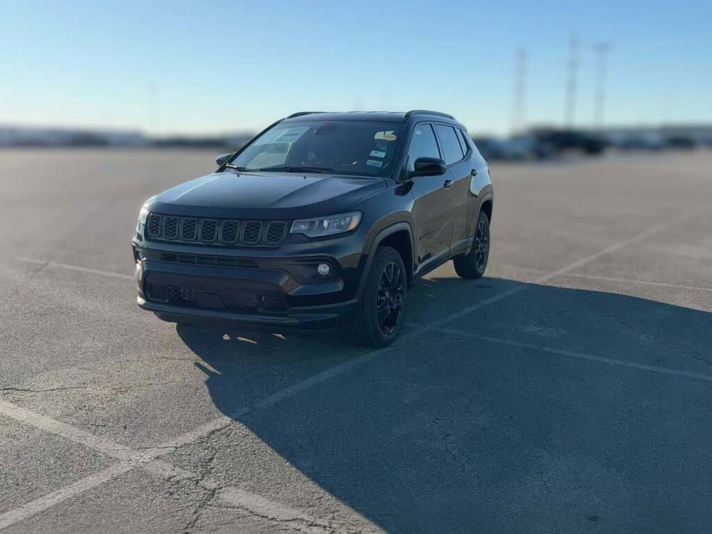 New 2026 Jeep Compass Latitude image 3