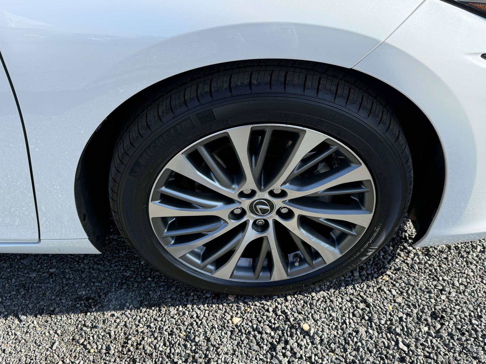 Used 2019 Lexus ES 300h w/ Premium Package FWD image 7