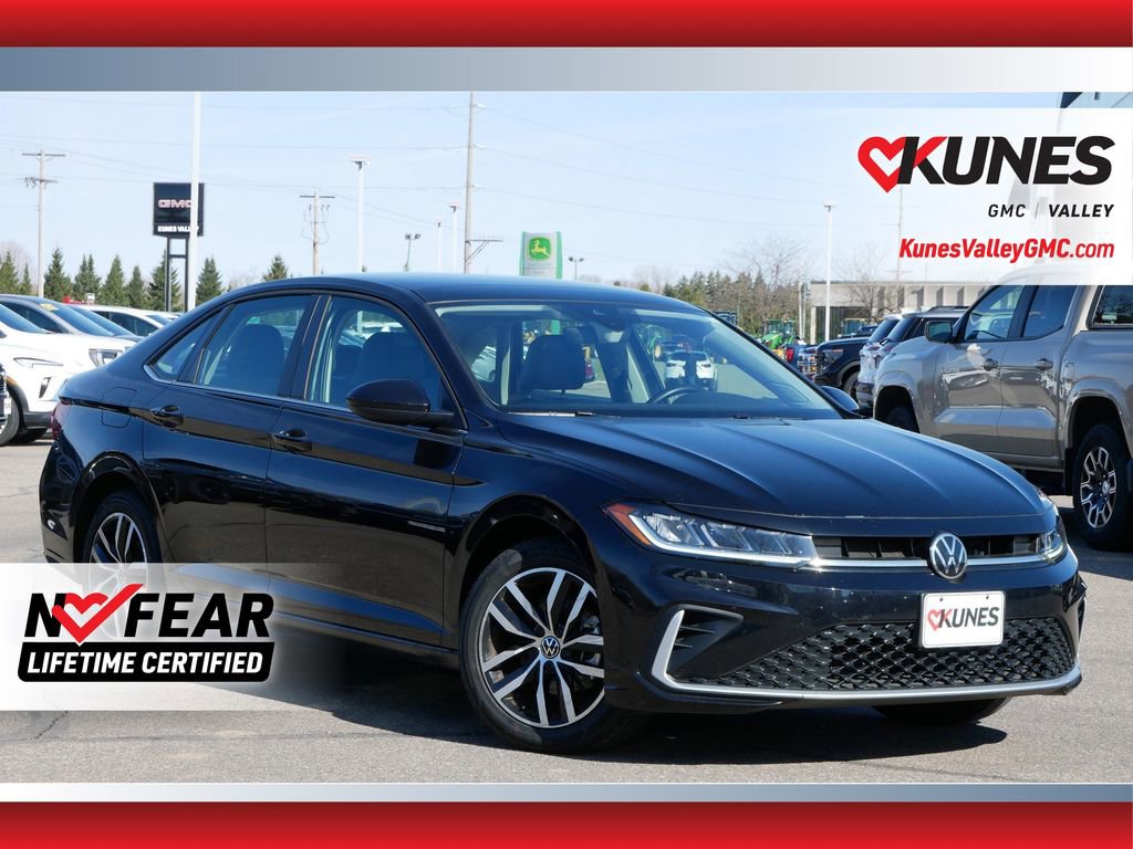 Used 2025 Volkswagen Jetta SE image 1