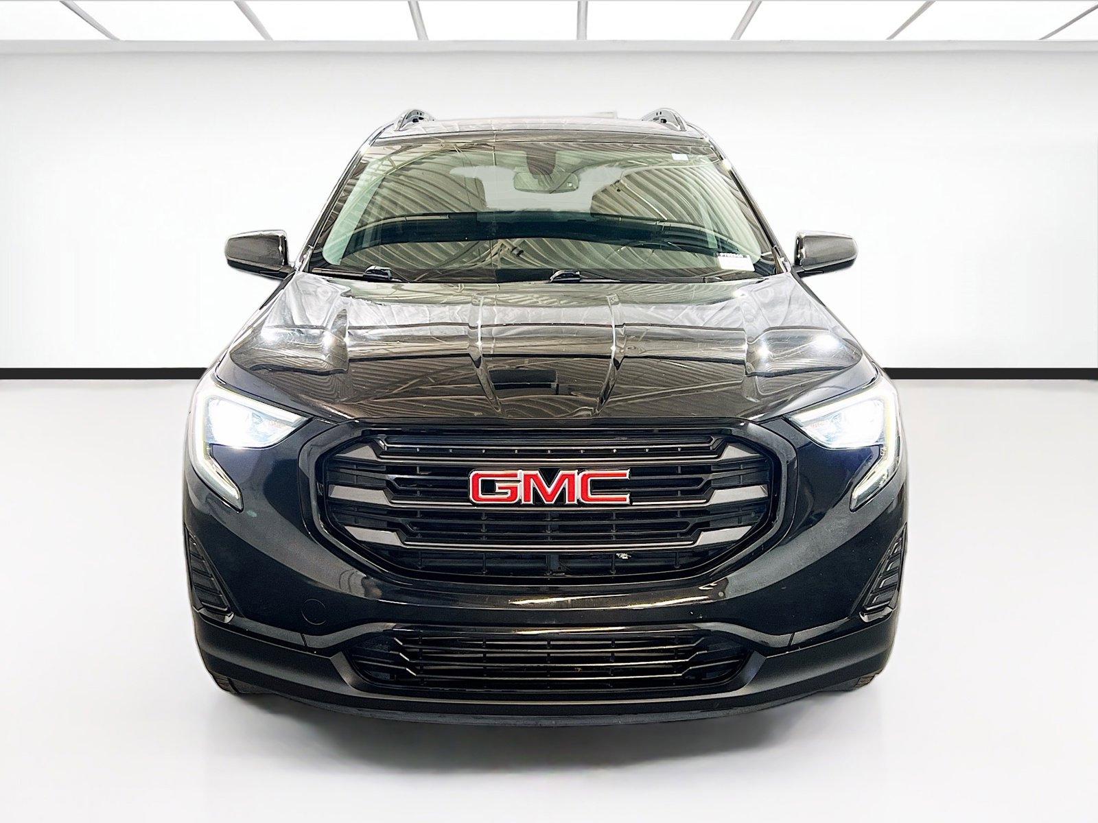 Used 2019 GMC Terrain SLE w/ Driver Convenience Package FWD image 2