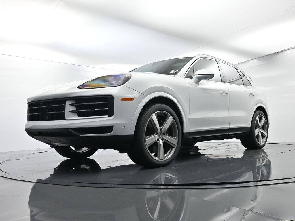 Certified 2025 Porsche Cayenne AWD/4WD image 42