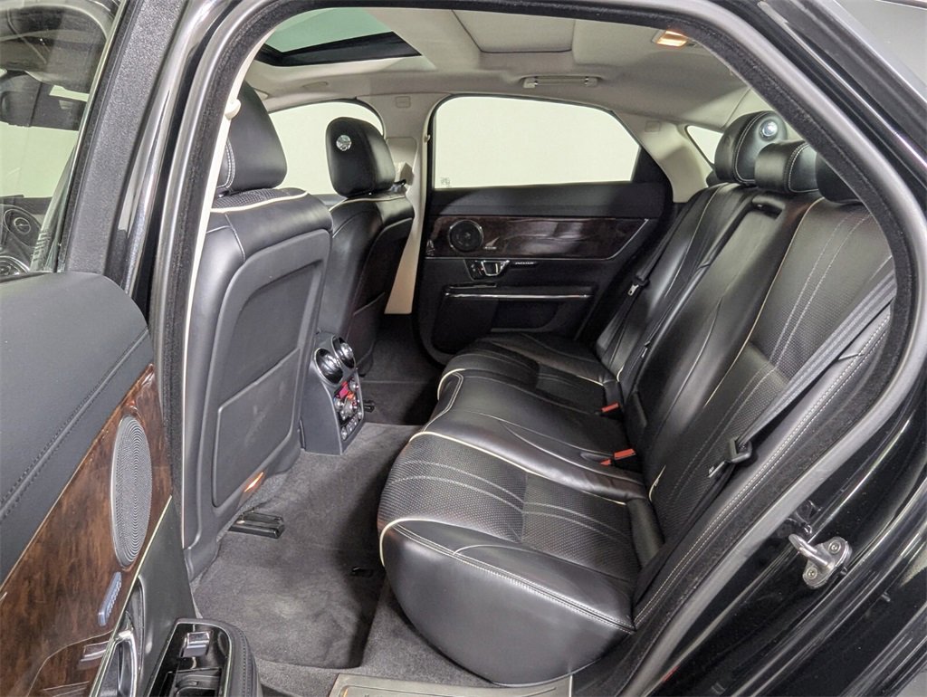 Used 2016 Jaguar XJ R-Sport image 23