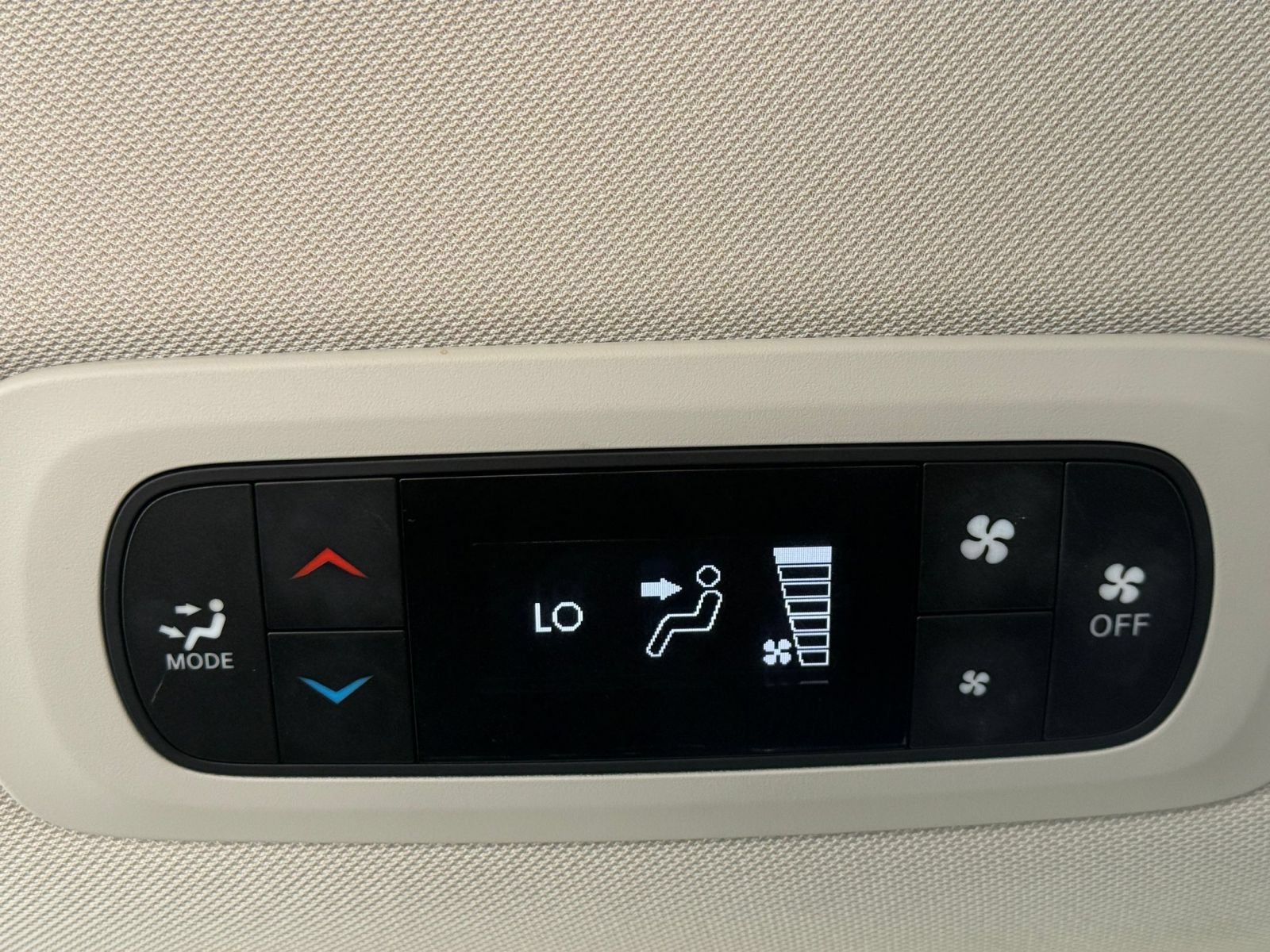 Used 2023 Chrysler Voyager LX FWD image 22