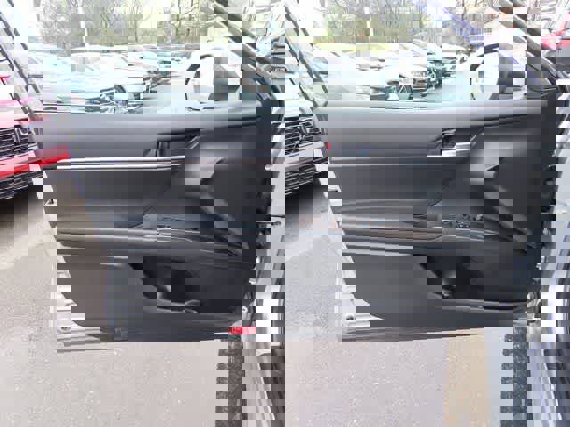 Used 2023 Toyota Camry SE image 14