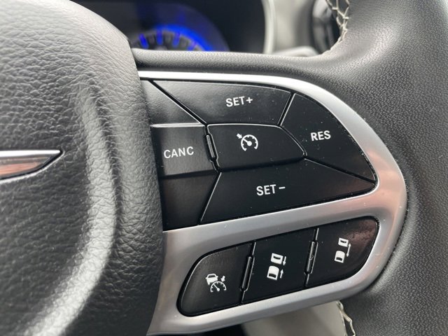 Used 2022 Chrysler Pacifica Touring-L image 22