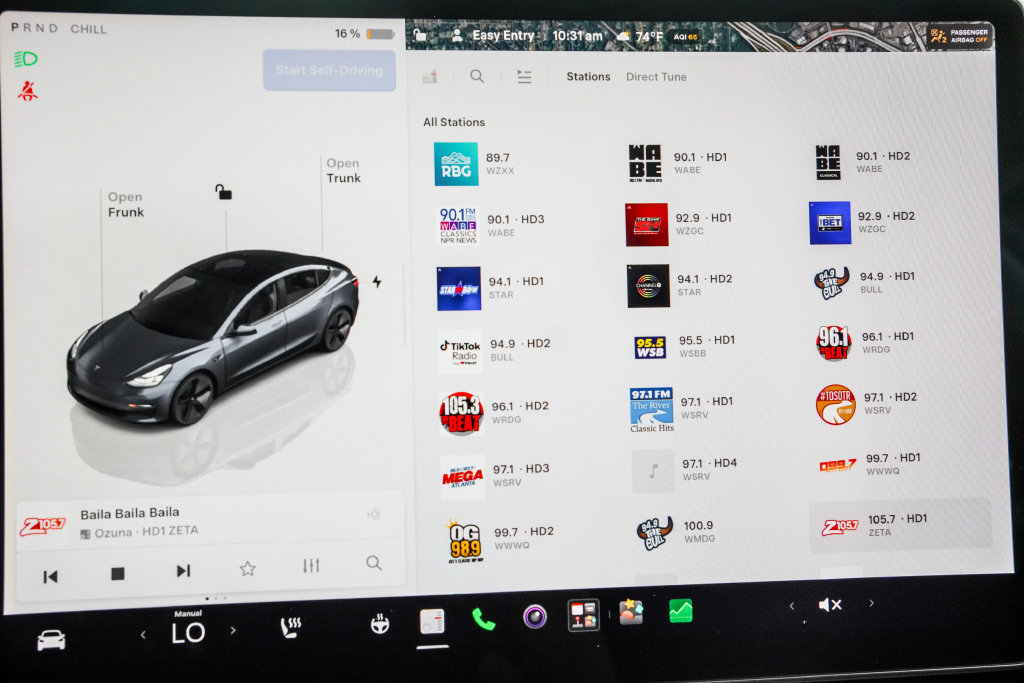 Used 2023 Tesla Model 3 Standard Range RWD image 29