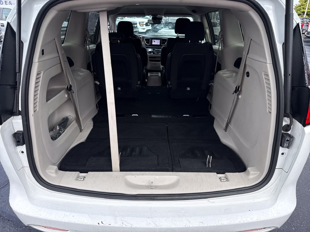 Used 2023 Chrysler Voyager LX FWD image 12