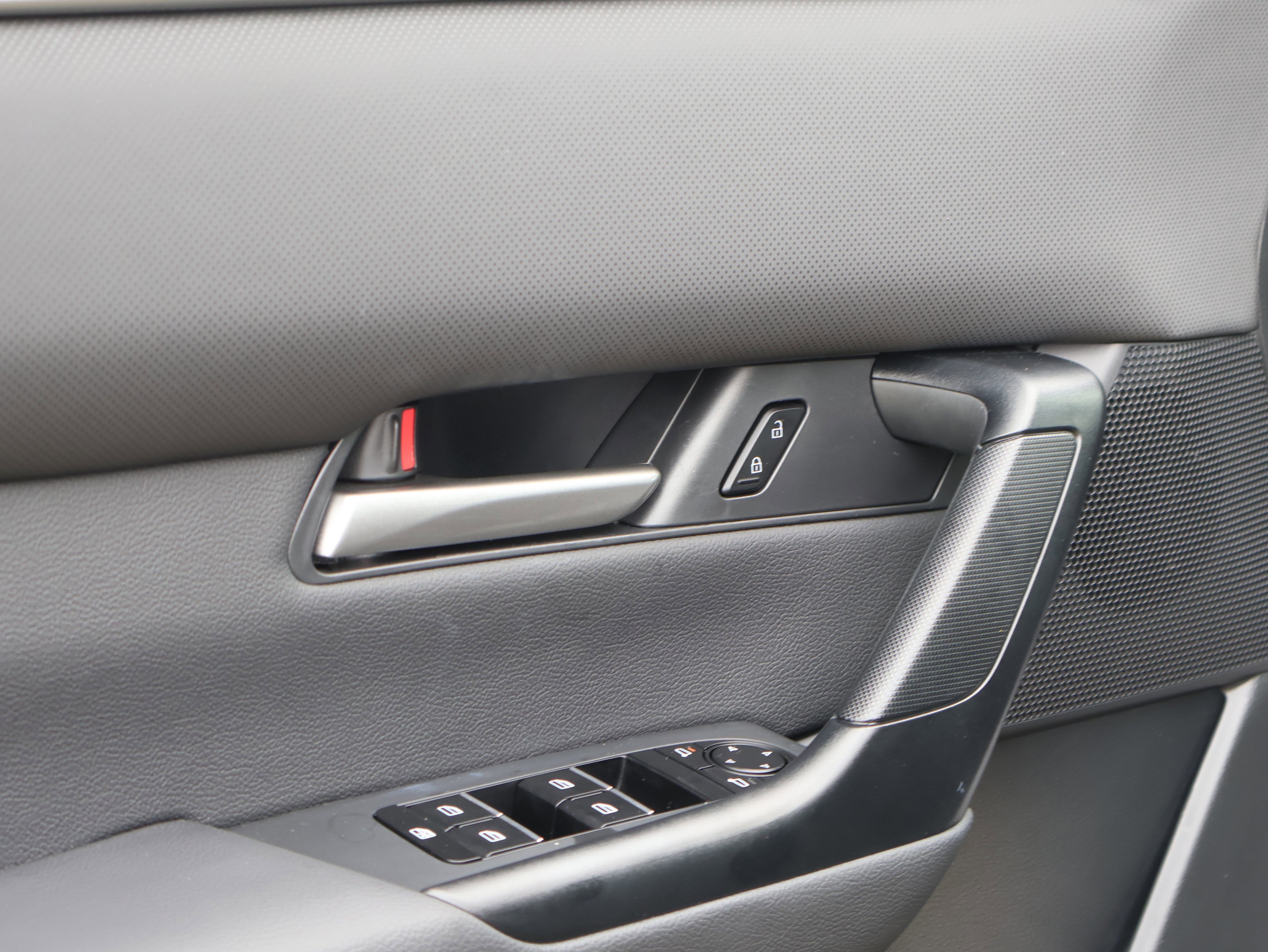 Certified 2025 MAZDA CX-50 2.5 Hybrid w/ Preferred Pkg image 23