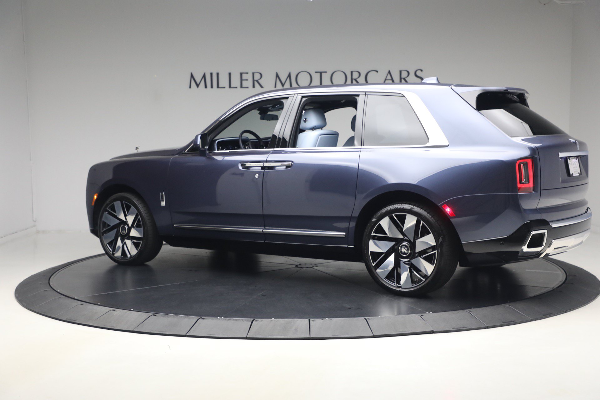 Certified 2025 Rolls-Royce Cullinan AWD/4WD image 13