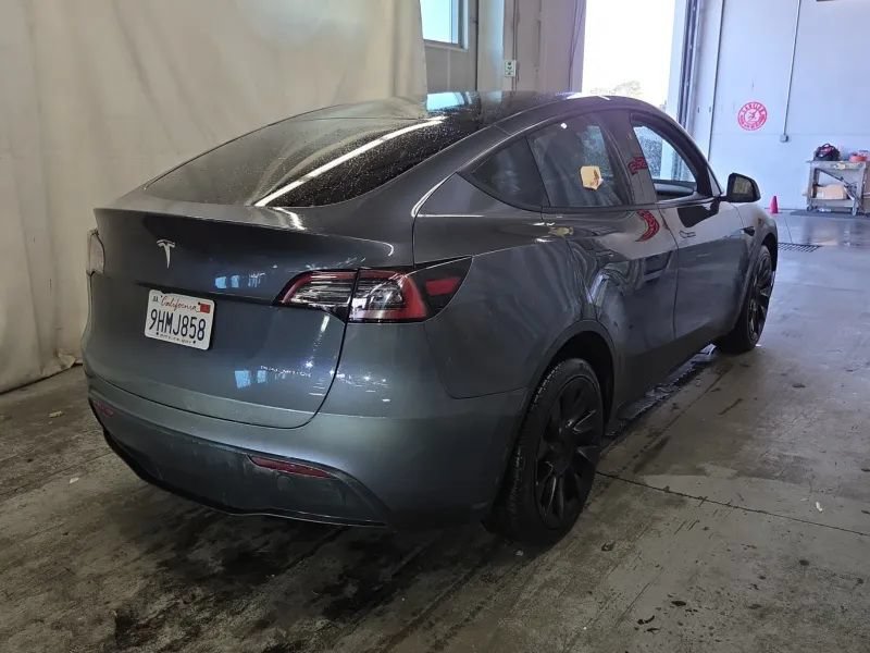 Used 2023 Tesla Model Y Long Range AWD/4WD image 2
